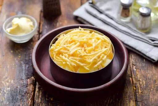 Салат «Викинг» с ананасом, курицей и шампиньонами