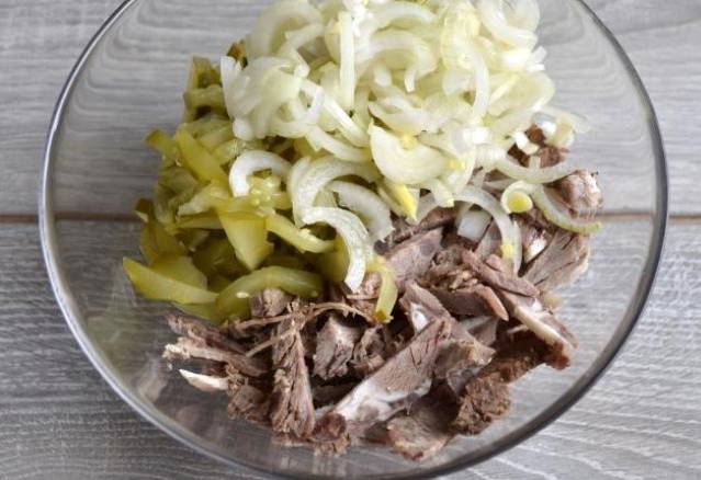 Салат «Веча» из огурцов с мясом