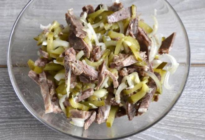Салат «Веча» из огурцов с мясом