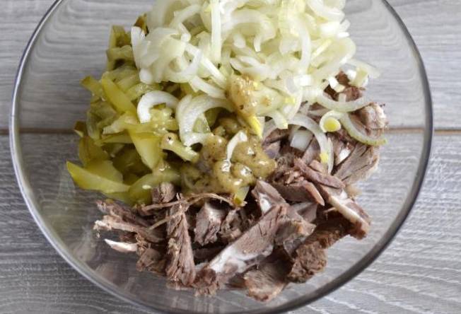 Салат «Веча» из огурцов с мясом