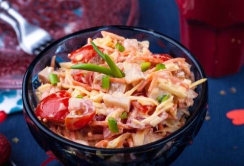 Салат «Венеция» с корейской морковью и копченой курицей