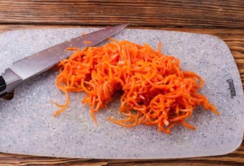 Салат «Венеция» с корейской морковью и копченой курицей