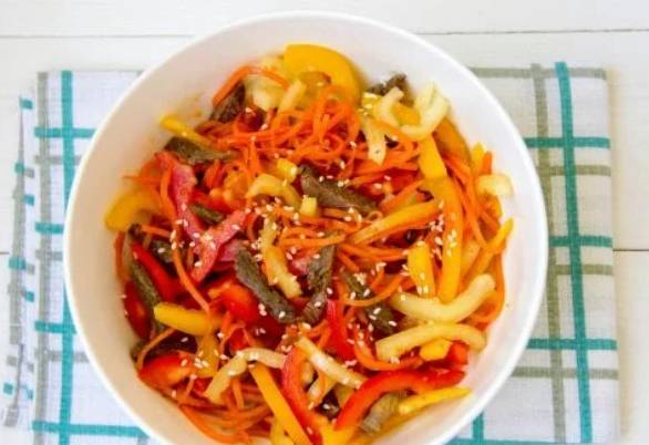 Салат «Горгона» с корейской морковкой и говядиной
