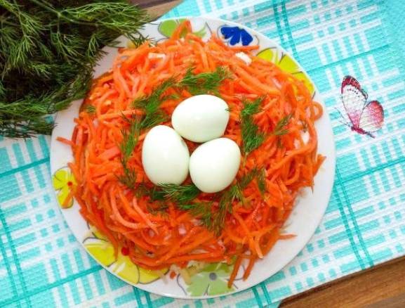 Салат «Гнездо кукушки» с копченой курицей