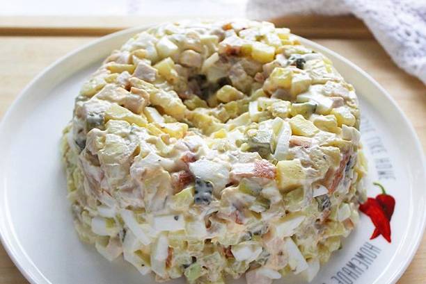 Салат «Гнездо глухаря» с чипсами