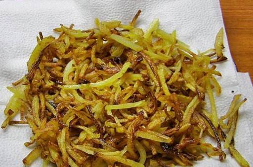 Салат «Гнездо глухаря» с солеными огурцами