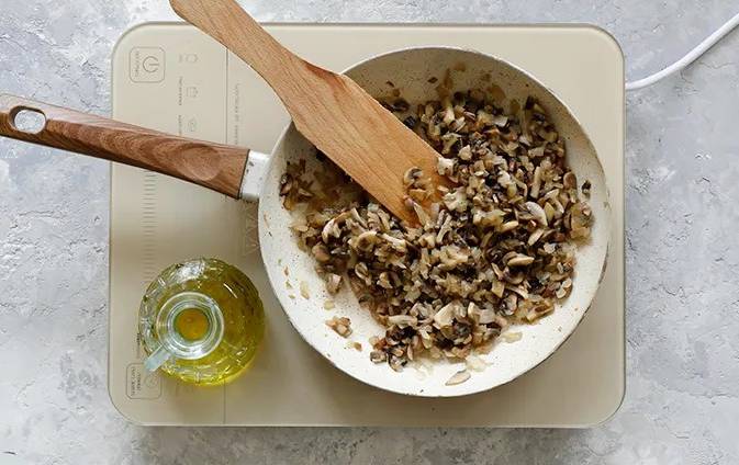 Салат «Гранатовый браслет» с курицей и грибами