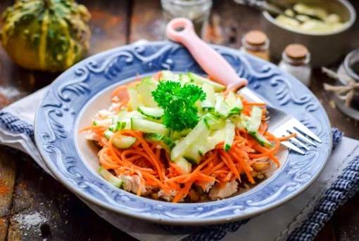 Салат «Восторг» с корейской морковью и курицей, и грибами