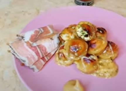 Пельмени с сыром и майонезом на сковороде