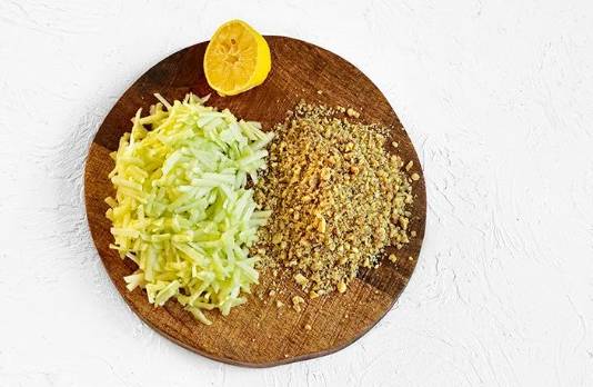 Салат «Гранатовый браслет» с курицей и грецкими орехами без свеклы