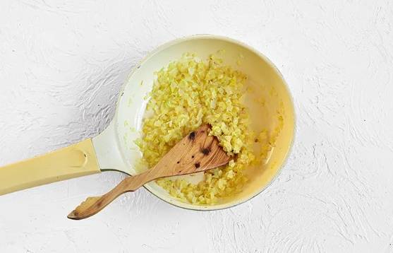 Салат «Гранатовый браслет» с курицей и грецкими орехами без свеклы