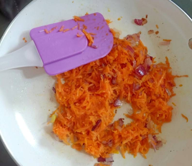 Биточки из пшенной каши на сковороде