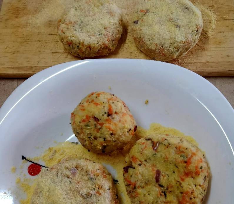 Биточки из пшенной каши на сковороде