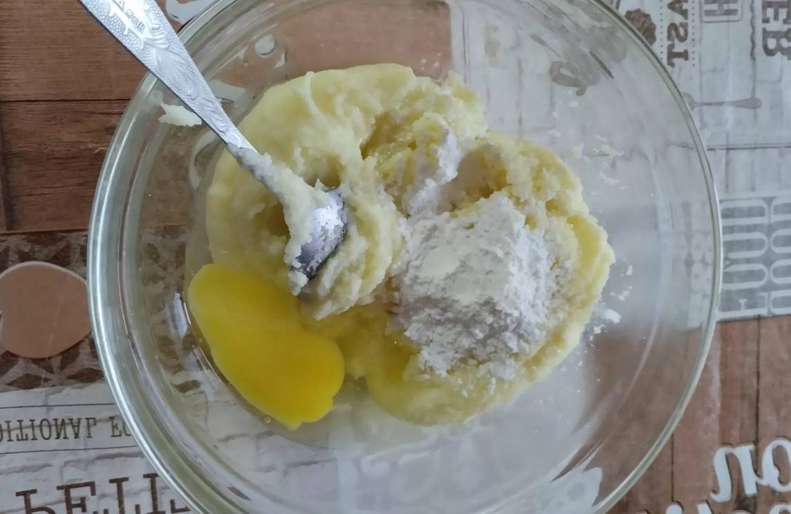 Манные биточки на сковороде