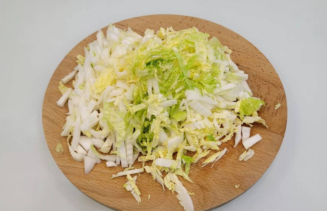 Салат из китайской капусты с тунцом консервированным