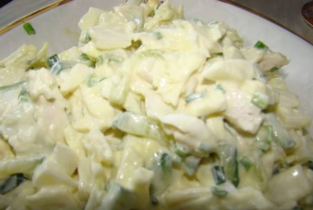 Салат из китайской капусты с огурцами и яйцом