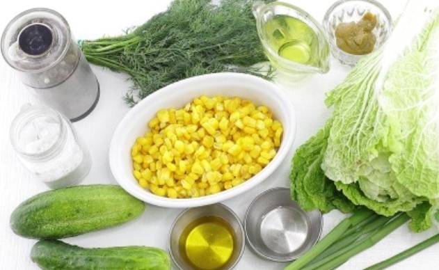 Салат из китайской капусты с огурцами и кукурузой