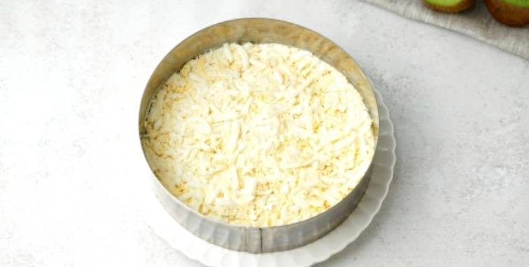 Салат из киви с курицей и корейской морковью