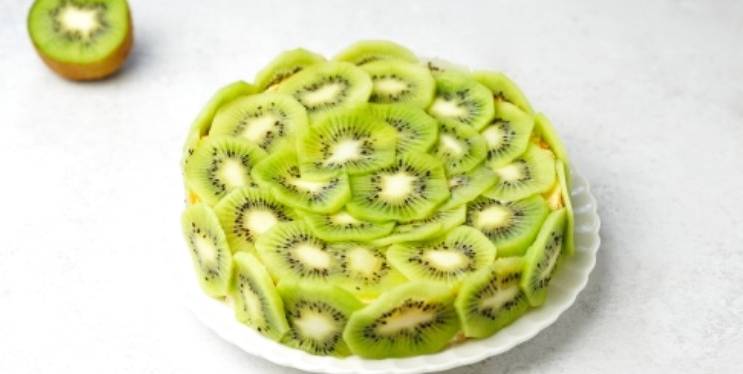 Салат из киви с курицей и корейской морковью