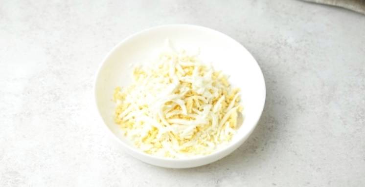 Салат из киви с курицей и корейской морковью