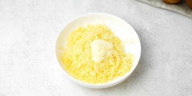 Салат из киви с курицей и корейской морковью