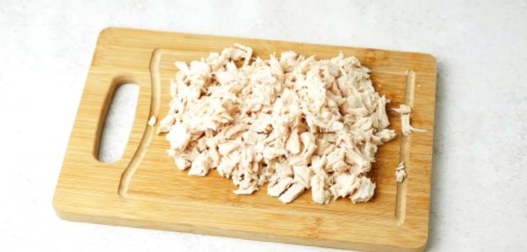 Салат из киви с курицей и корейской морковью