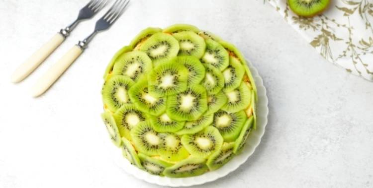 Салат из киви с курицей и корейской морковью