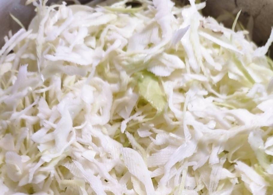 Салат из капусты со свеклой и морковью