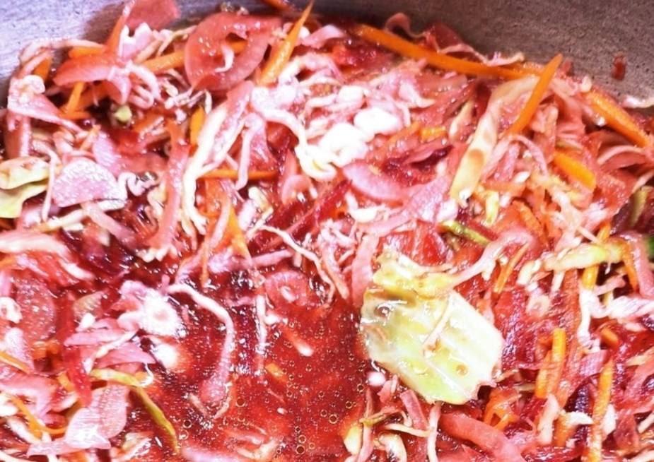 Салат из капусты со свеклой и морковью
