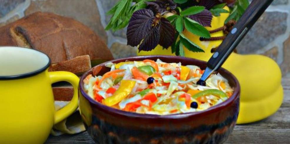 Салат из капусты с болгарским перцем и уксусом