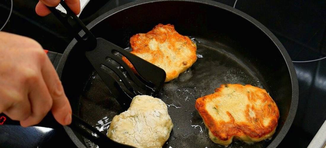 Картофельные лепешки из пюре на сковороде