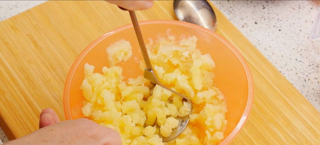 Картофельные лепешки из пюре на сковороде