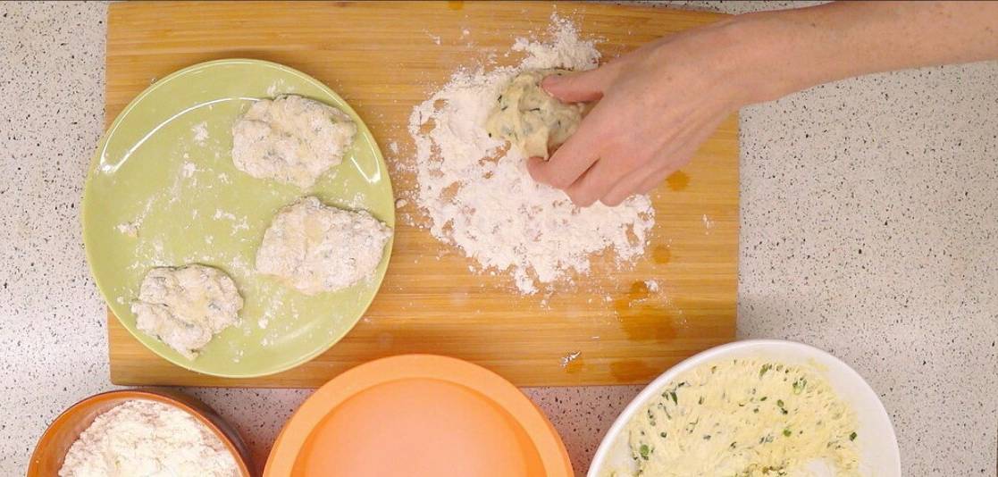 Картофельные лепешки из пюре на сковороде