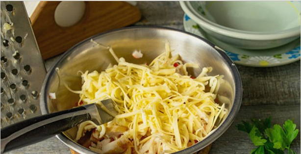 Салат «Жозефина» с курицей и крабовыми палочками