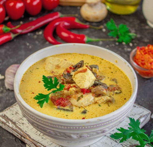 Суп с кокосовым молоком и курицей