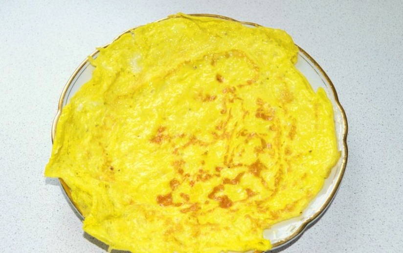 Салат «Загадка» с яичными блинчиками и курицей
