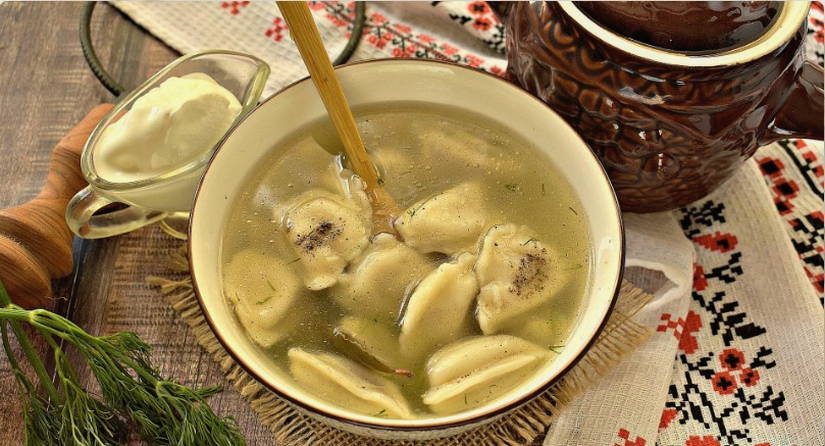 Пельмени с бульоном в духовке в горшочках