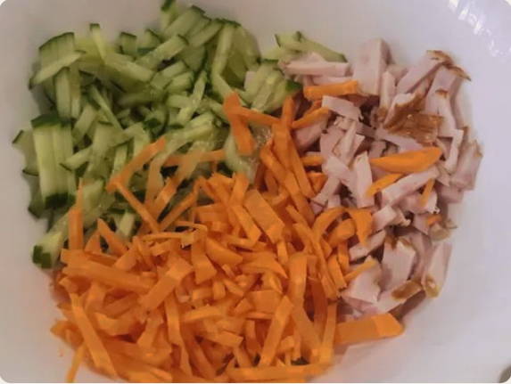 Салат «Венеция» с копченой курицей