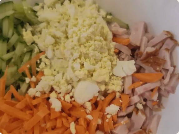 Салат «Венеция» с копченой курицей