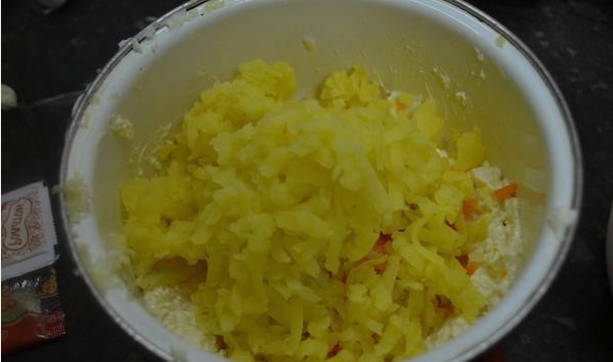 Салат из анакома с майонезом, чесноком и яйцами