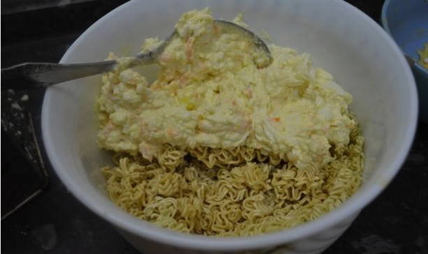 Салат из анакома с майонезом, чесноком и яйцами