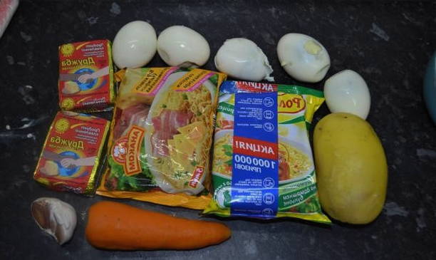 Салат из анакома с майонезом, чесноком и яйцами