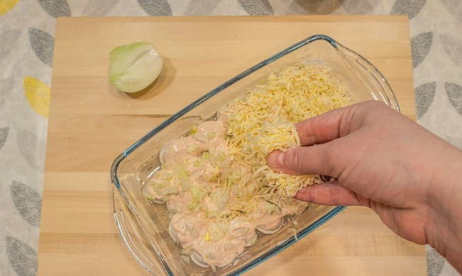 Запеканка из пельменей в духовке