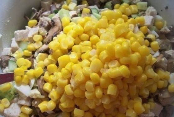 Салат «Зодиак» с курицей и грибами