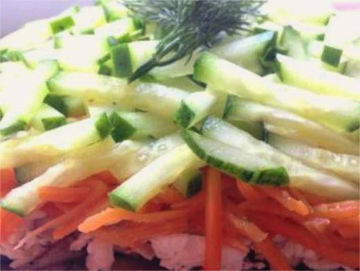 Салат «Восторг» с корейской морковью и курицей