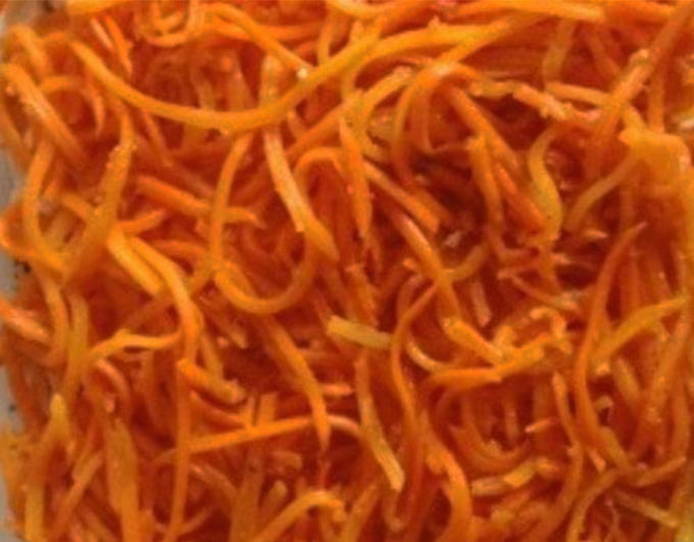 Салат «Восторг» с корейской морковью и курицей