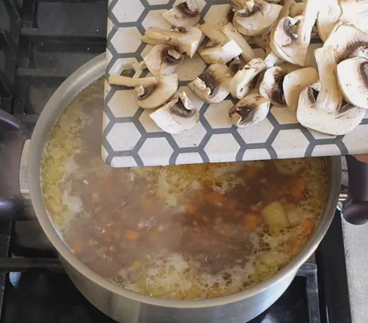 Грибной суп с гречкой и картофелем