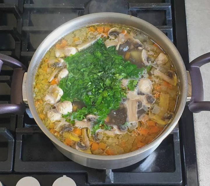 Грибной суп с гречкой и картофелем
