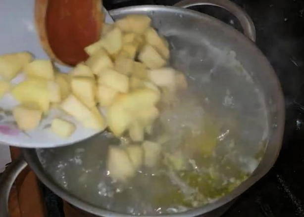 Суп с курицей и помидорами
