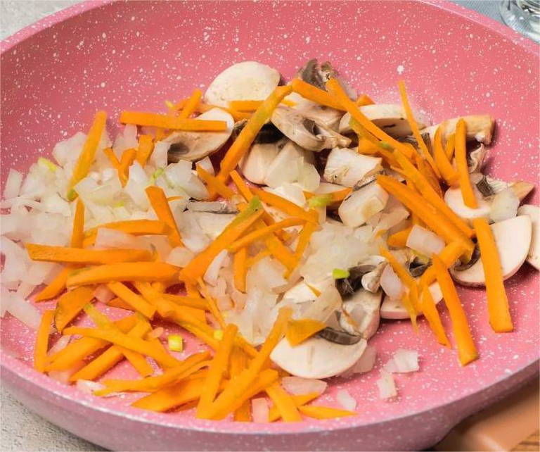 Суп с индейкой и грибами